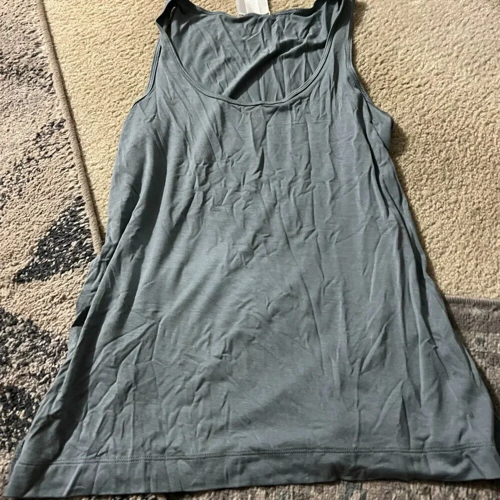Wynee layers small‎ top